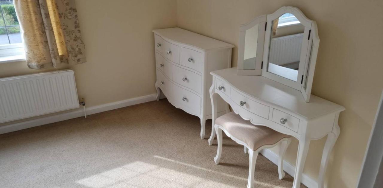 Lovely 2-Bedroom New Forest Apartment On A Farm Ню Милтън Екстериор снимка